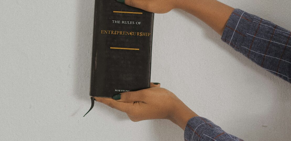 photo-1614173644825-7be93344f65e