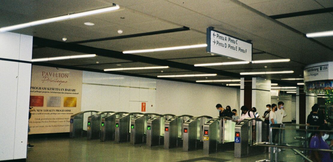 photo-1693971810143-3834c76d702f