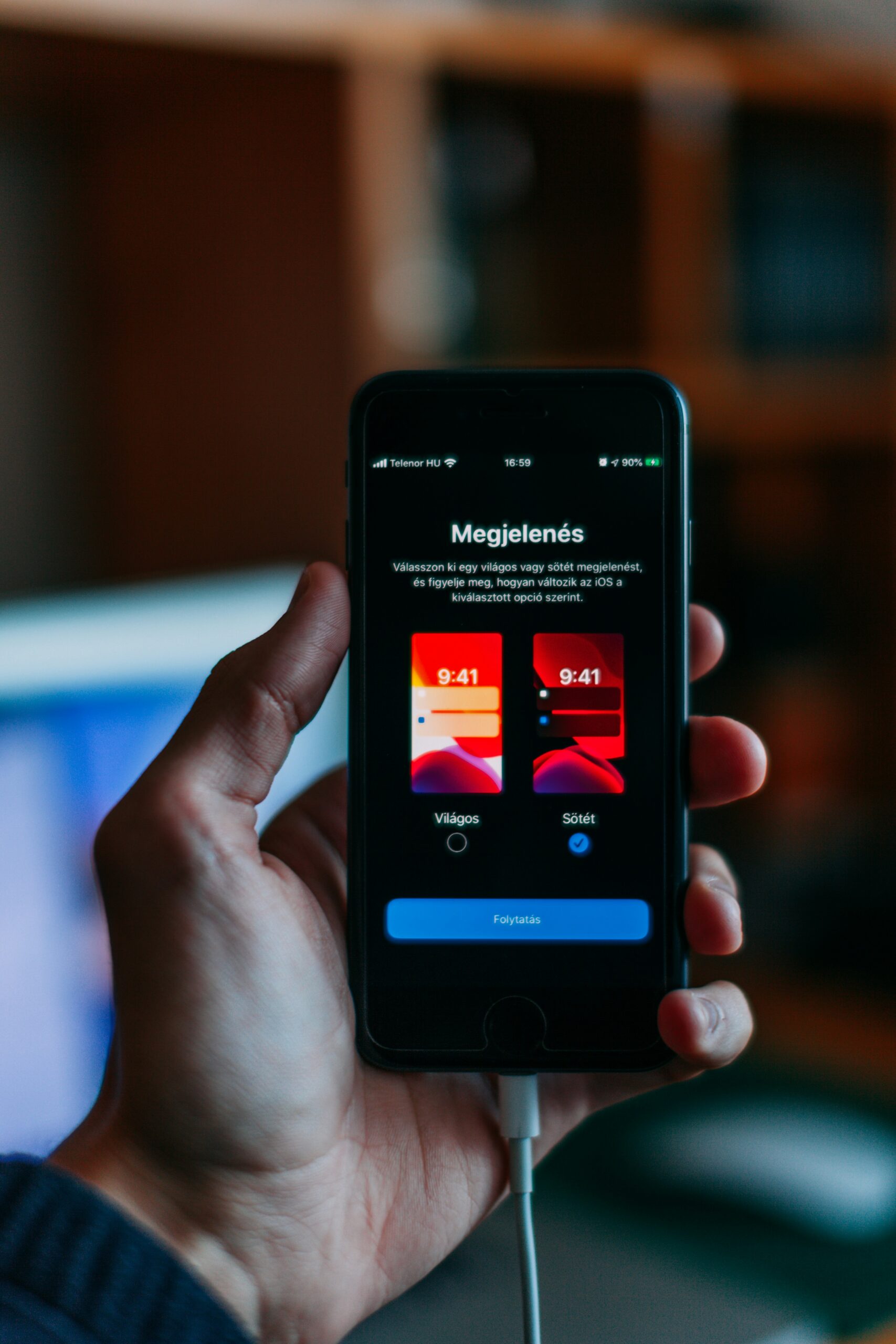 Dark Mode vs Light Mode: Which Converts Better by Niche