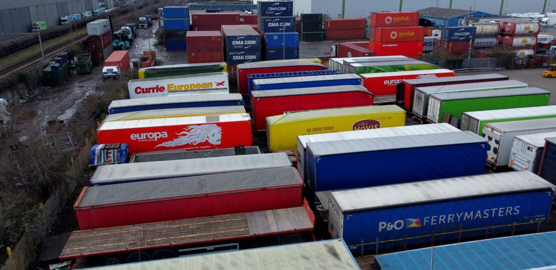 photo-1675297327297-3a88f1e599dd